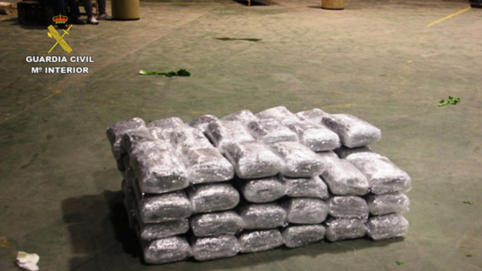 Los fardos localizados en el camión de verduras.