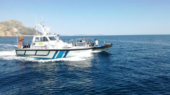 Sucesos.- Interceptan una embarcación por pescar en una jornada no permitida en 