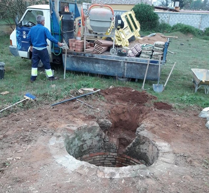 Sevilla.- Alcalá de Guadaíra asegura más de 20 pozos detectados en caminos y sol