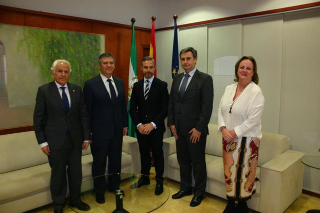 La Junta muestra su compromiso para agilizar y atraer nuevos proyectos de invers