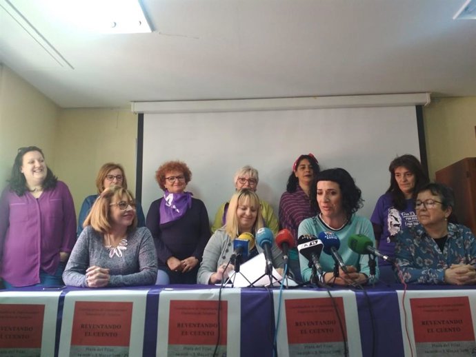 8M.- Zaragoza.- La Coordinadora De Organizaciones Feministas Organiza La Perform