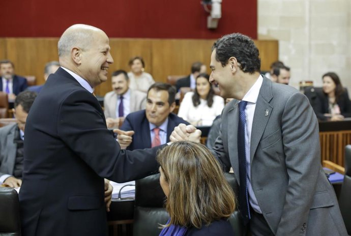 Imbroda argumenta que su oferta de oposiciones es la "mayor" de España y da "est