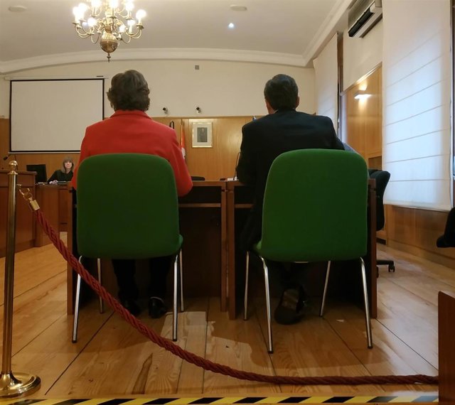 Los peritos forenses, durante la última sesión del juicio contra el 'Terre'.