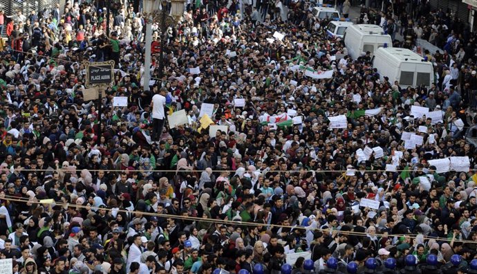 Argelia.- Buteflika alerta del riesgo de infiltrados en las protestas "pacíficas