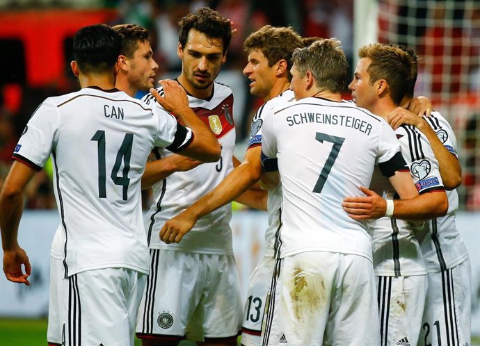 Thomas Müller con Mario Goetze y Bastian Schweinsteiger