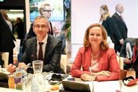 Calviño ve una "muy buena noticia" el nombramiento de Hernández de Cos como presidente del Comité de Basilea