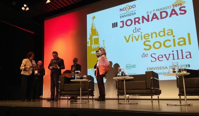 Acto de hermanamiento entre las empreasas de vivienda de Sevilla y Bilbao