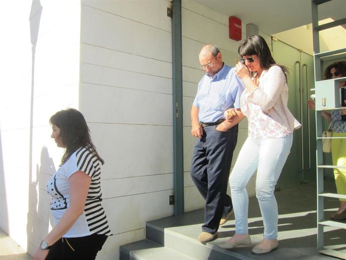 La madre y expareja de los fallecidos en el doble crimen de Almonte. 