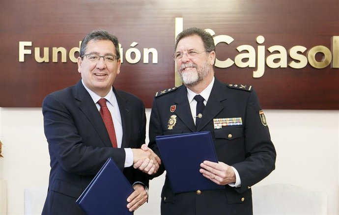 Cajasol.- Fundación Cajasol mantiene su compromiso con la Jefatura Superior Poli