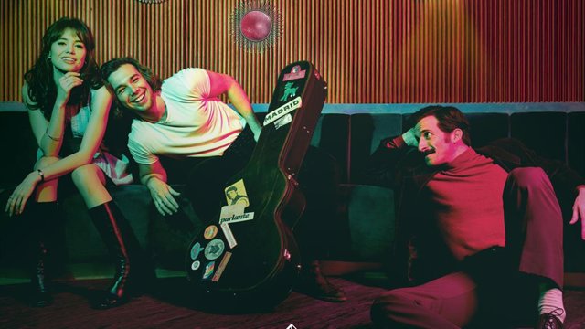 Mucho pop y reivindicación en el tráiler de 45 Revoluciones, serie de Atresmedia