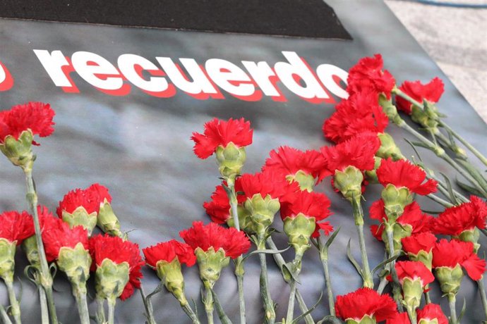 Ofrenda floral en honor al 11-M