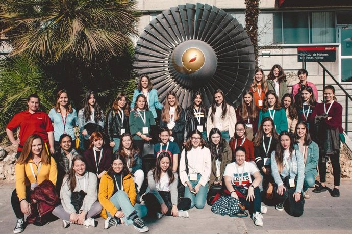 Vueling e Iberia realizan un encuentro de jóvenes para impulsar el talento femen