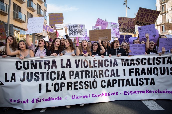 Manifestación del Sindicato de Estudiantes de Barcelona por el Día de la Mujer en Barcelona


