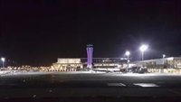 Iluminación morada de la torre de control del aeropuerto de Málaga por el 8M