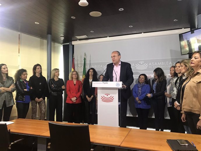 AV.- 8M.- Monago presenta una "revolución fiscal" para combatir el paro femenino