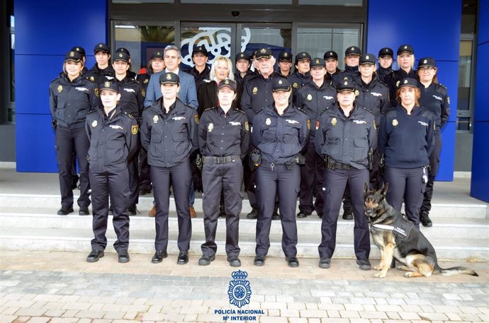 8M.- La Policía Nacional Celebra El 40 Aniversario De La Incorporación De La Pri