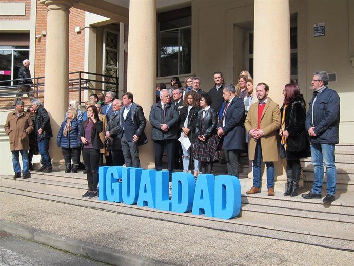 8M.- Igualdad Real, Derribar Prejuicios Y Brechas Y Apostar Por La Educación, Re