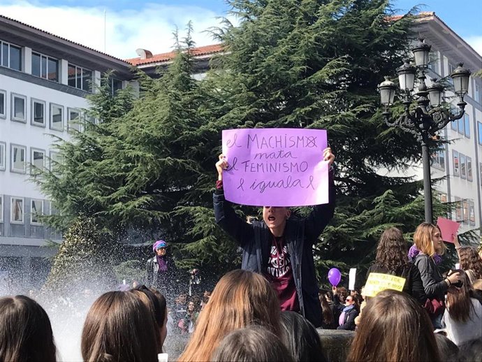 8M.-CCOO Cifra En Un 90% El Seguimiento De La Huelga Entre Los Estudiantes Y Des