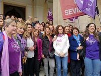 Susana Díaz: La derecha quiere condenar la igualdad a una "involución y regresión democrática"