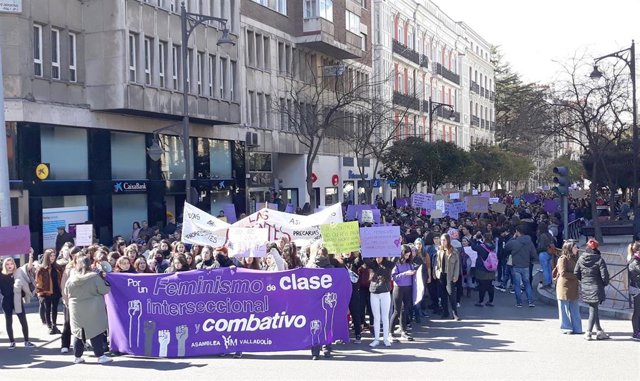 8M.- Miles De Personas, La Mayoría Estudiantes, Reivindican En Valladolid El Fem