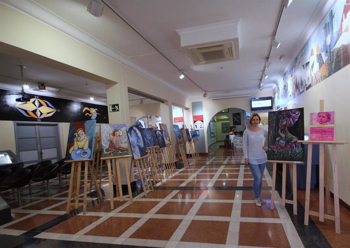 El aeropuerto César Manrique Lanzarote acoge una muestra de pintura de Elena Sko