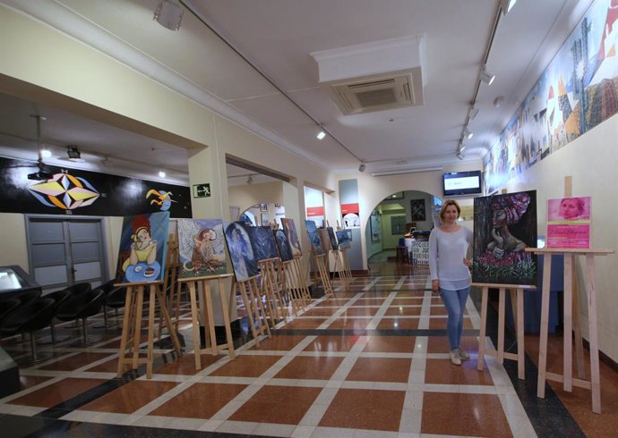 El aeropuerto César Manrique Lanzarote acoge una muestra de pintura de Elena Sko