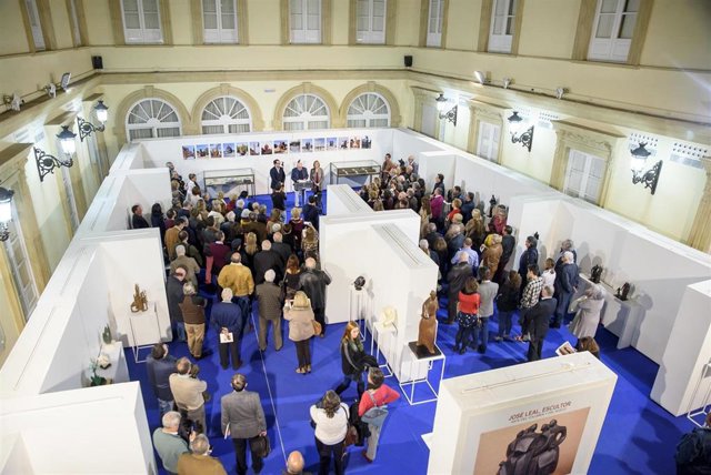 Las esculturas de José Leal llenan de arte y plasticidad el Patio de Luces.