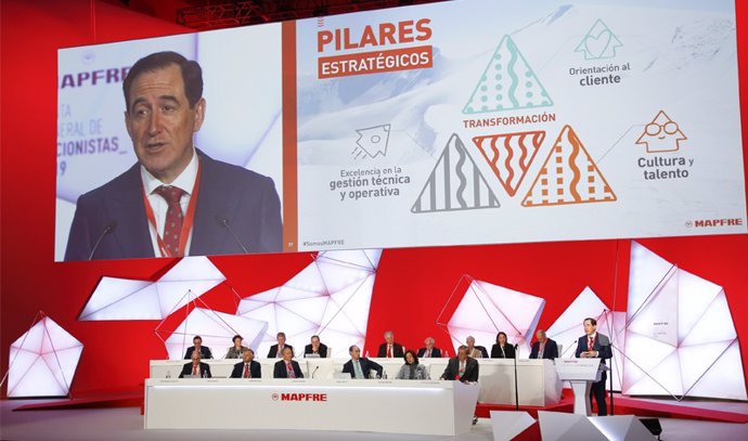 El presidente de Mapfre, Antonio Huertas, durante la junta general de accionista