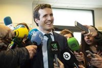 Casado propone un plan nacional de conciliación, racionalización de horarios y medidas contra la brecha salarial