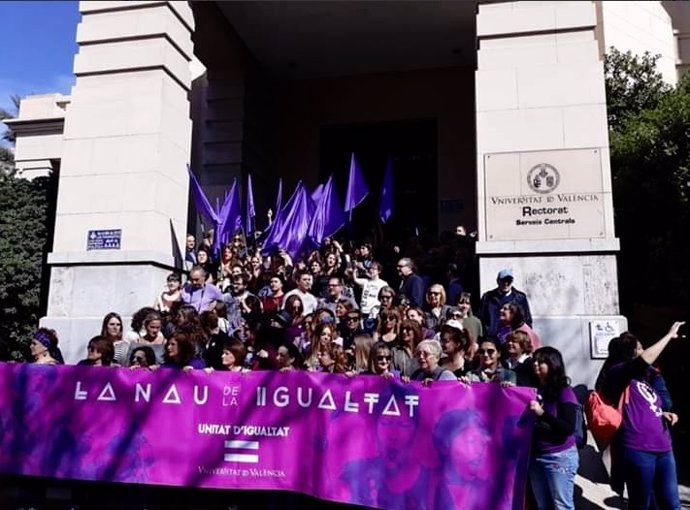 8M.- Educación Cifra En Un 20% El Seguimiento De La Huelga Feminista Entre Las D