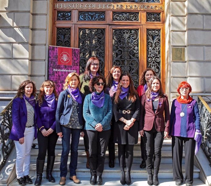 8M.- La Comisión De Mujeres Del Icab Apoya La Huelga General Feminista Por La Ig