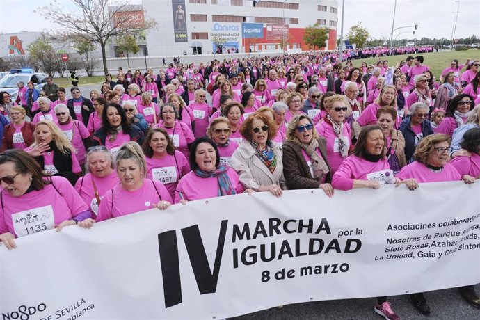 Sevilla.-8M.-Unas 2.500 personas participan en las marchas por igualdad de los d