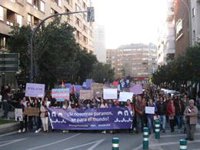 Miles de personas secundan en Badajoz la manifestación del Día de la Mujer en favor de la igualdad