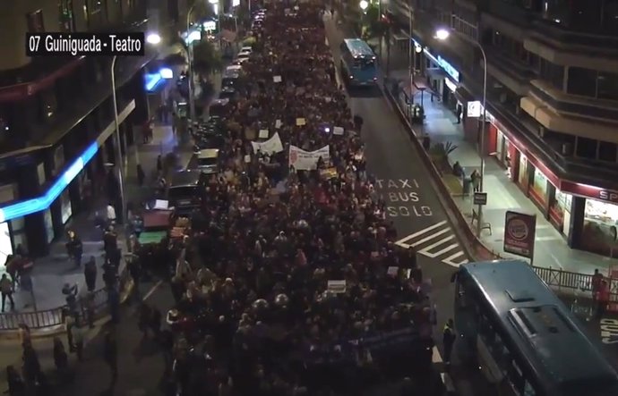 8M.- Miles De Personas Participan En Canarias En Las Manifestaciones Feministas