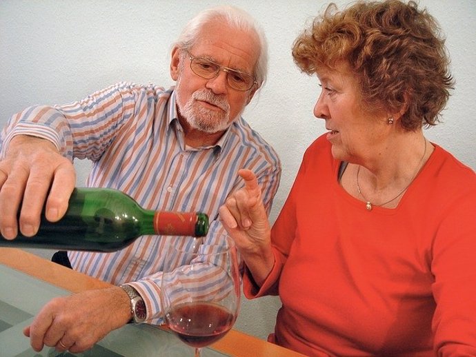 Alcohol, mayores, vino, consumo moderado
