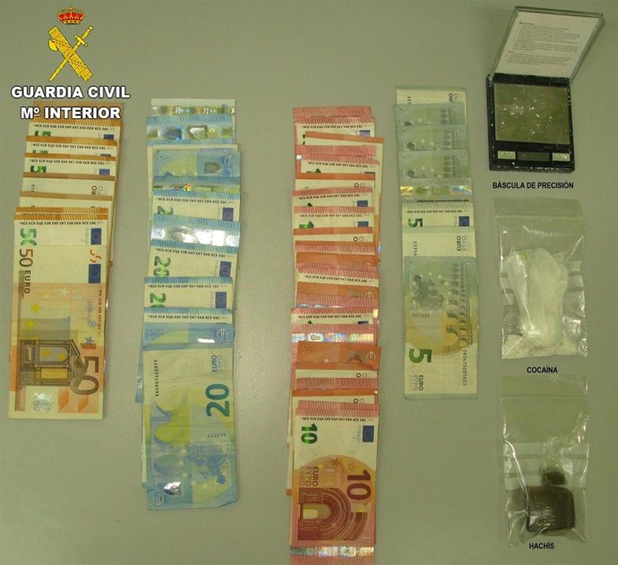 Sucesos.- Detenido el gerente de un bar de La Bañeza e incautada cocaína y hachí