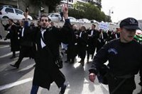 Más de un centenar de manifestantes heridos en Argelia durante las protestas del viernes contra Buteflika