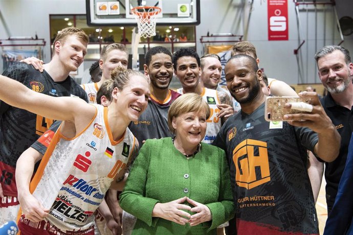Angela Merkel surprise visit to Chemnitz