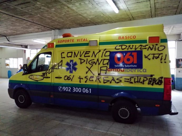 Los empresarios denuncian "sabotajes" a 35 ambulancias y piden a la Xunta "mecan