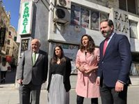 López (PP-A) defiende que mientras "Díaz escondía medio millón de pacientes, Moreno estabiliza a 5.700 profesionales"