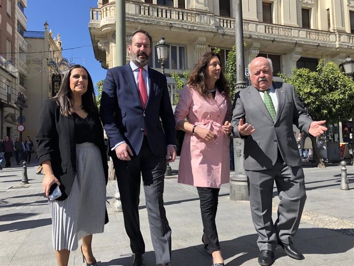 López (PP-A) critica que el marido de Susana Díaz "se benefició de dos subvencio