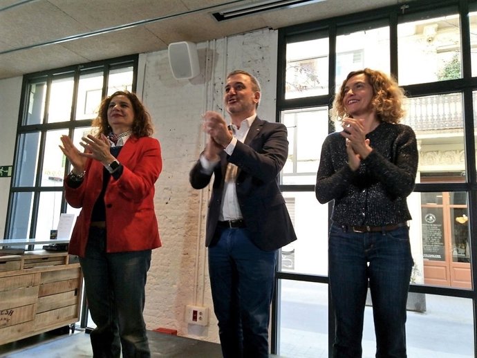 Collboni (PSC) acusa a Valls de "enviar cartitas" para tapar haber ido a Colón