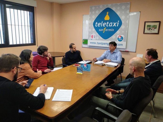 Podemos destaca la "urgente necesidad de regular el sector del taxi antes de que