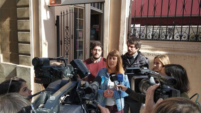 Albiach (CatECP) dice que "no se puede ser feminista y pactar con Vox, ni ser am