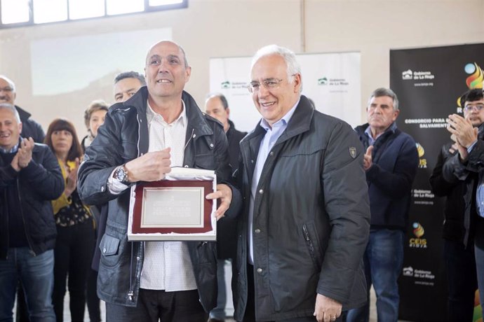 Ceniceros agradece el "esfuerzo" de bomberos del CEIS que permite a La Rioja ten