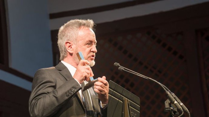 Actor Carlos Hipólito