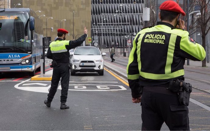Policía municipal de Bilbao inicia una campaña sobre uso del cinturón de segurid