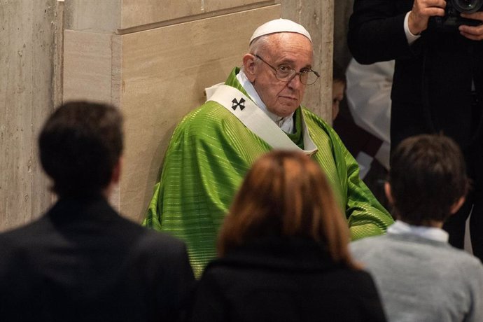 Pope visits Rome Parish
