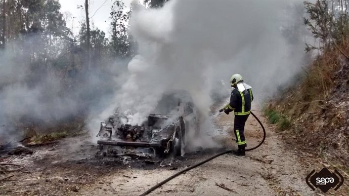 Sucesos.- Sofocado un incendio en un vehículo en Llanes
