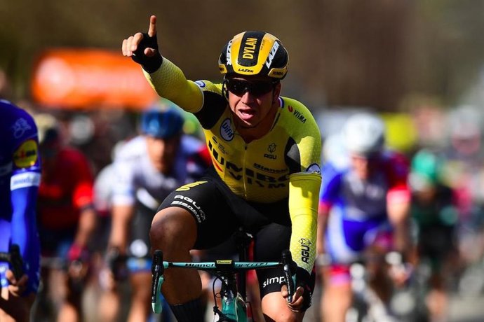 El ciclista neerlandés Dylan Groenewegen (Team Jumbo-Visma) celebra un triunfo d